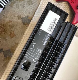 Xbox One X 1TB con 2 mandos y juegos en 4k