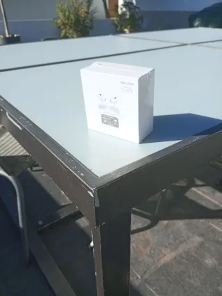 Auriculares Inalámbricos con pantalla blancos