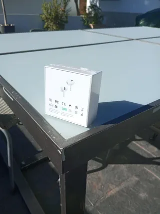 Auriculares Inalámbricos con pantalla blancos