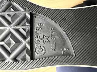 Converse negras con purpurina y plataforma