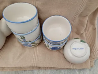 Juego de té: tetera y 6 tazas florales