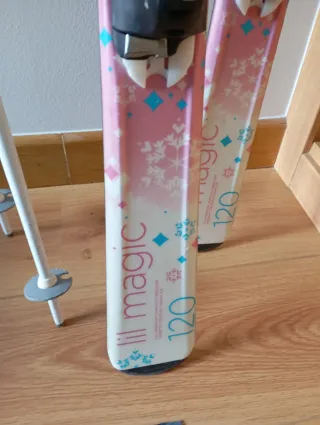 Esquís infantiles y bastones 1.20m buen estado