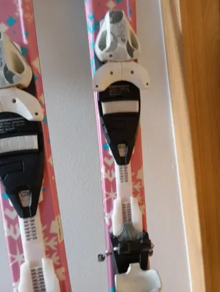Esquís infantiles y bastones 1.20m buen estado