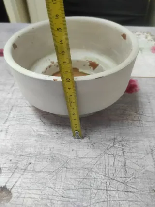 Cubre macetas de barro pintado blanco