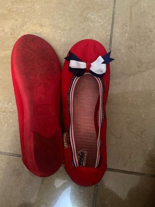 Merceditas rojas talla 35 , usados de una vez