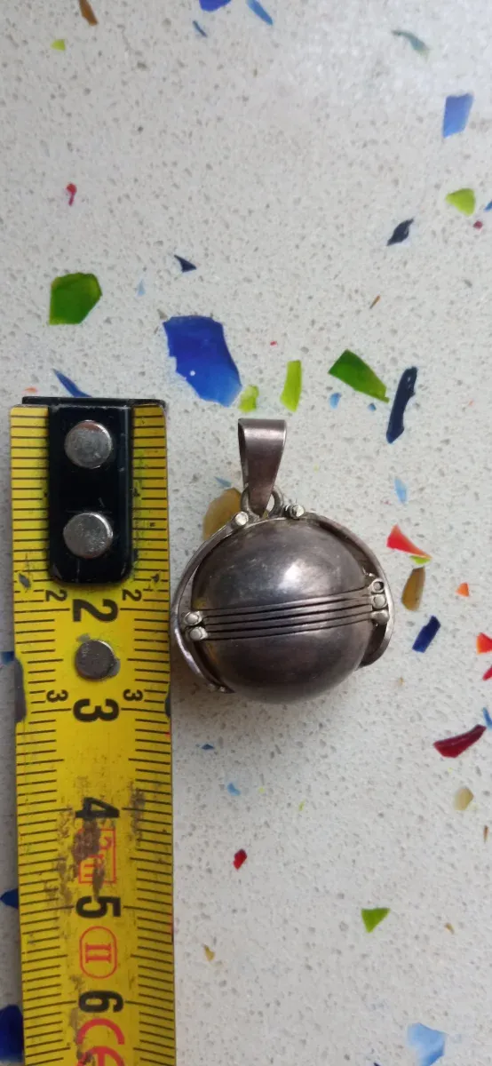 Colgante esférico de plata Mexicana.