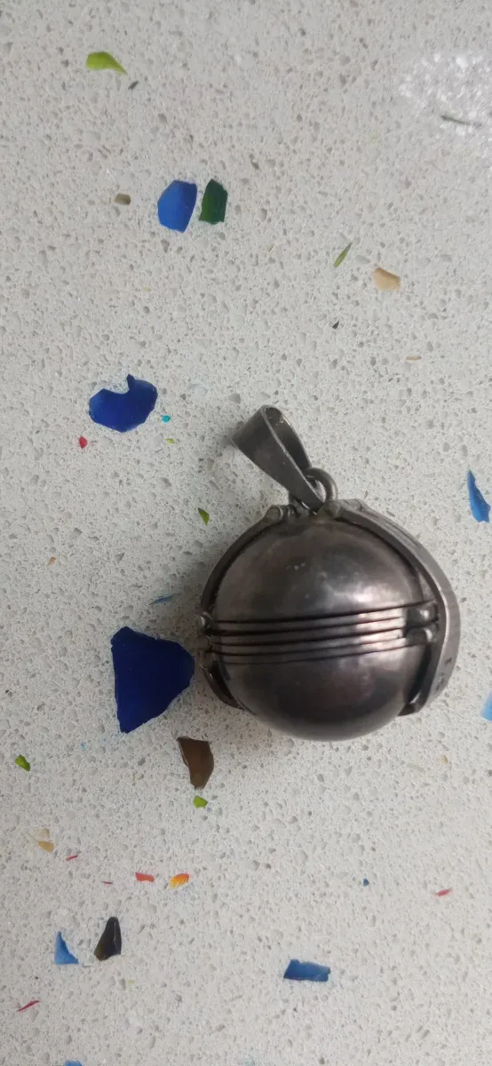 Colgante esférico de plata Mexicana.