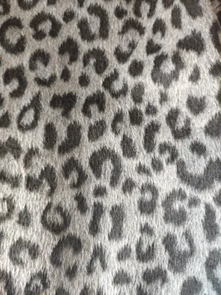 Abrigo Zara estampado leopardo talla 10 años