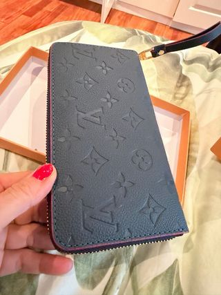 Cartera Louis Vuitton Azul con Caja