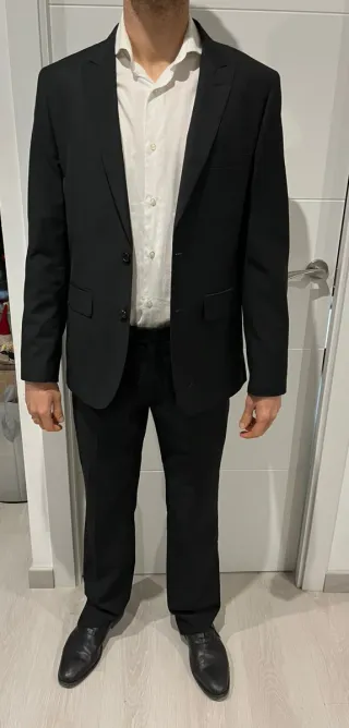 Traje negro hombre marca Shenior