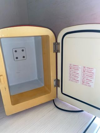 Nevera portátil Hitachi Roja