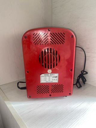 Nevera portátil Hitachi Roja