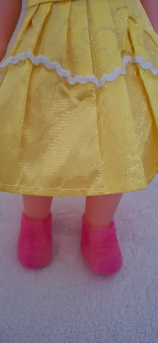 Bambola vestito giallo