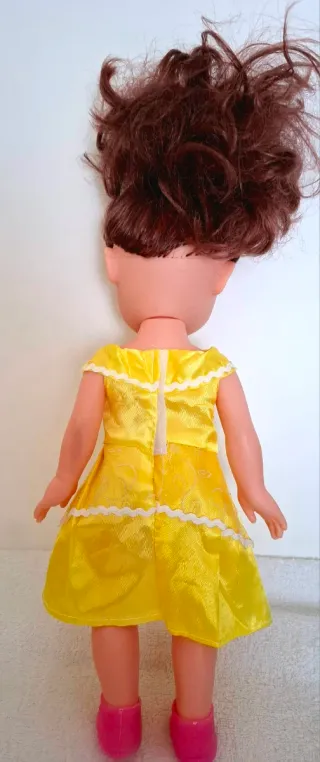 Bambola vestito giallo