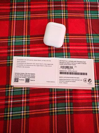 Apple AirPods con custodia di ricarica