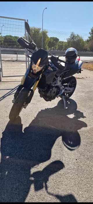 Aprilia Dorsoduro 750