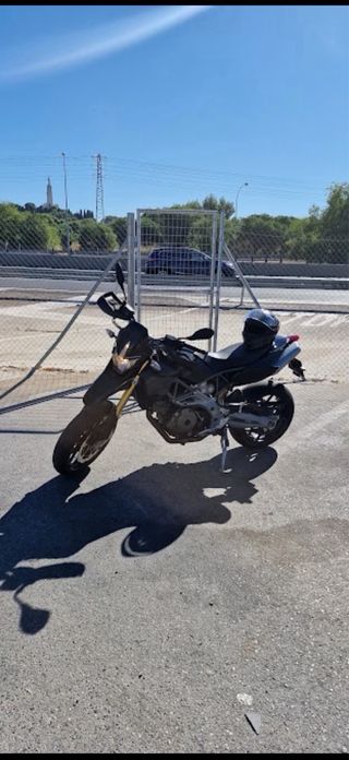 Aprilia Dorsoduro 750