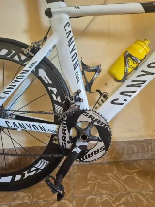 Bicicleta de carretera blanca