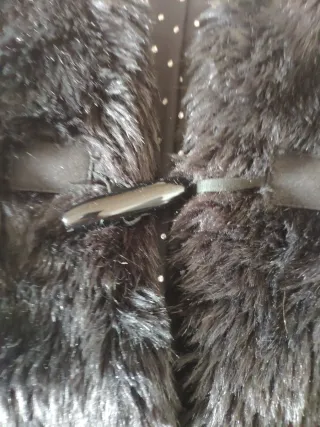 Abrigo negro de pelo sintético talla 11/12 años