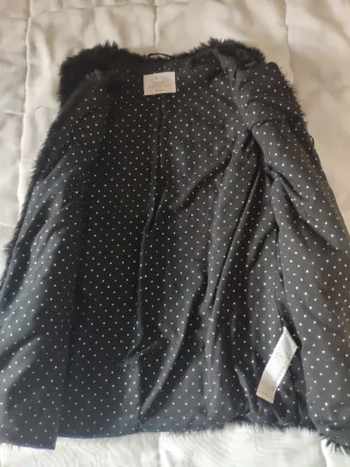 Abrigo negro de pelo sintético talla 11/12 años