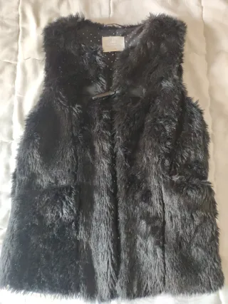 Abrigo negro de pelo sintético talla 11/12 años