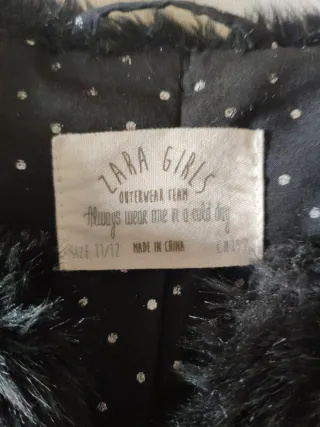 Abrigo negro de pelo sintético talla 11/12 años