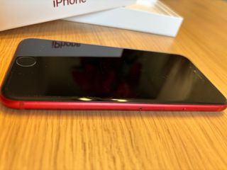 iPhone SE Rojo