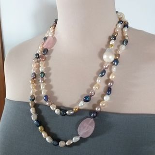 Collar largo de Perlas Barrocas y Cuarzo Rosa