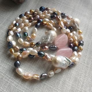 Collar largo de Perlas Barrocas y Cuarzo Rosa