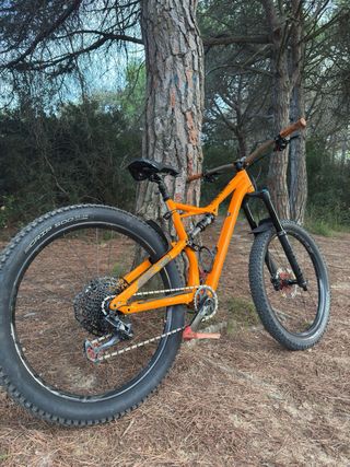 Bicicleta Montaña Specialized Naranja.