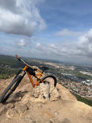 Bicicleta Montaña Specialized Naranja.