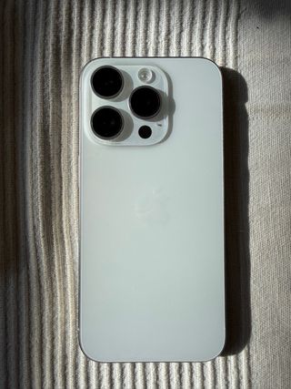 iPhone 15 Pro embalaje original y cargador tipo C