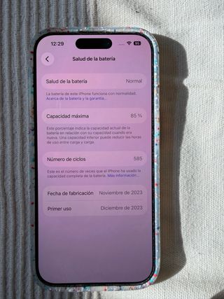 iPhone 15 Pro embalaje original y cargador tipo C