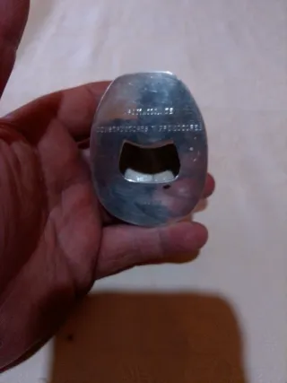 Abridor de botellas casco
