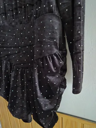 Vestido negro con pedrería