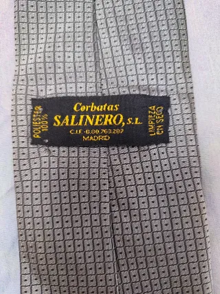Corbata gris con microestampado