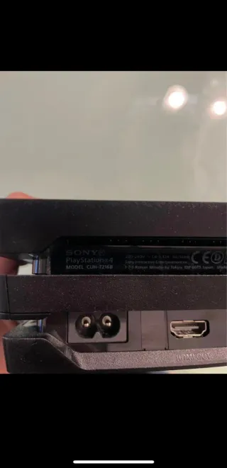 PS4 Pro 1TB + Mando + Cables + 2 Juegos