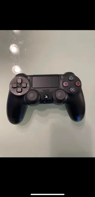 PS4 Pro 1TB + Mando + Cables + 2 Juegos