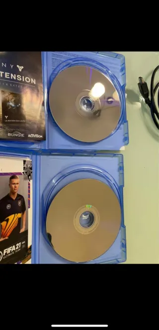 PS4 Pro 1TB + Mando + Cables + 2 Juegos