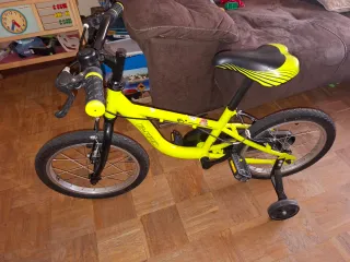 Bicicleta infantil 16 con ruedines