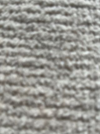 Alfombra pequeña beige tela