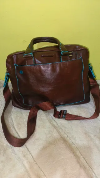 Maletín Piquadro Marrón con Detalles Azules