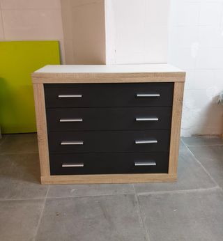 Cómoda 4 cajones madera y negro