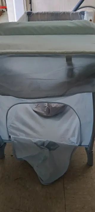 Cuna de viaje plegable con cambiador