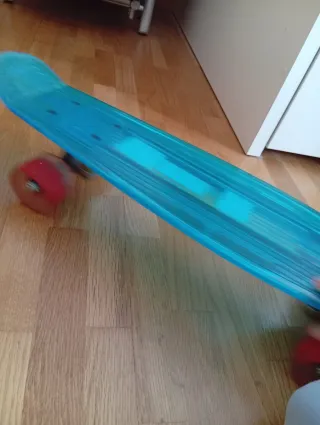 Skate azul con luces