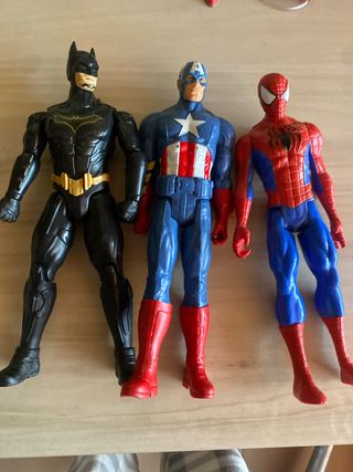 Muñecos Articulables Superhéroes Batman, Capitán A