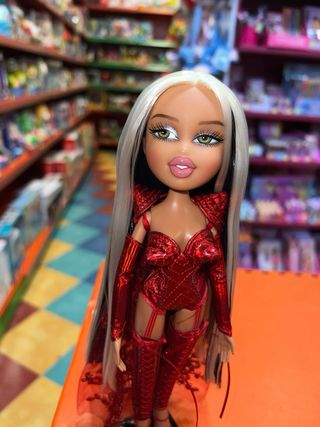 BRATZ X LOLA ÍNDIGO