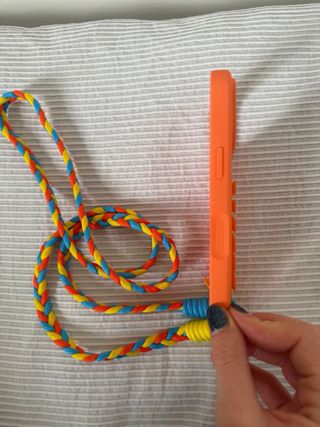 Funda iPhone 17 Pro con correa