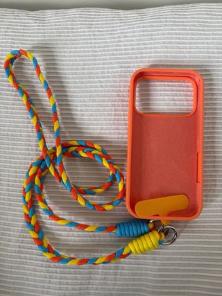 Funda iPhone 17 Pro con correa
