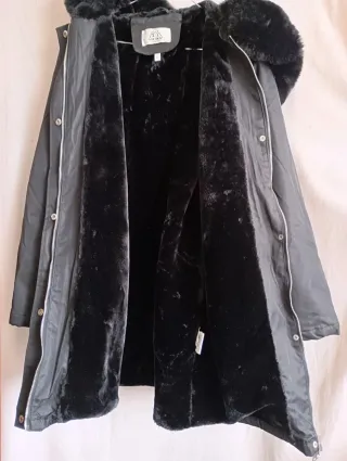 Chaquetón negro mujer con capucha